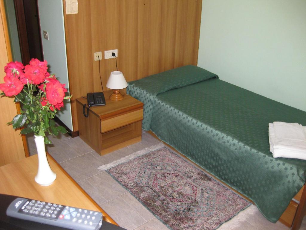 Hotel Casa Giuly Villa dʼAlmè Zimmer foto