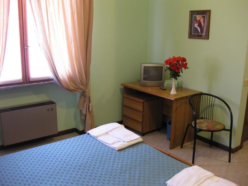Hotel Casa Giuly Villa dʼAlmè Zimmer foto